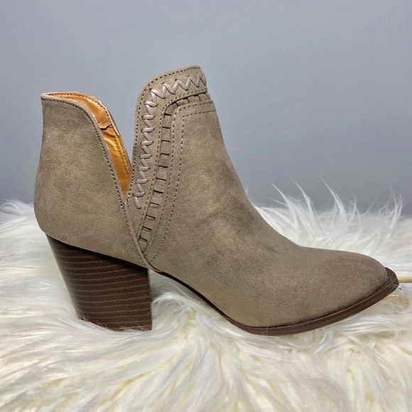 Qupid Shoes - Tan booties